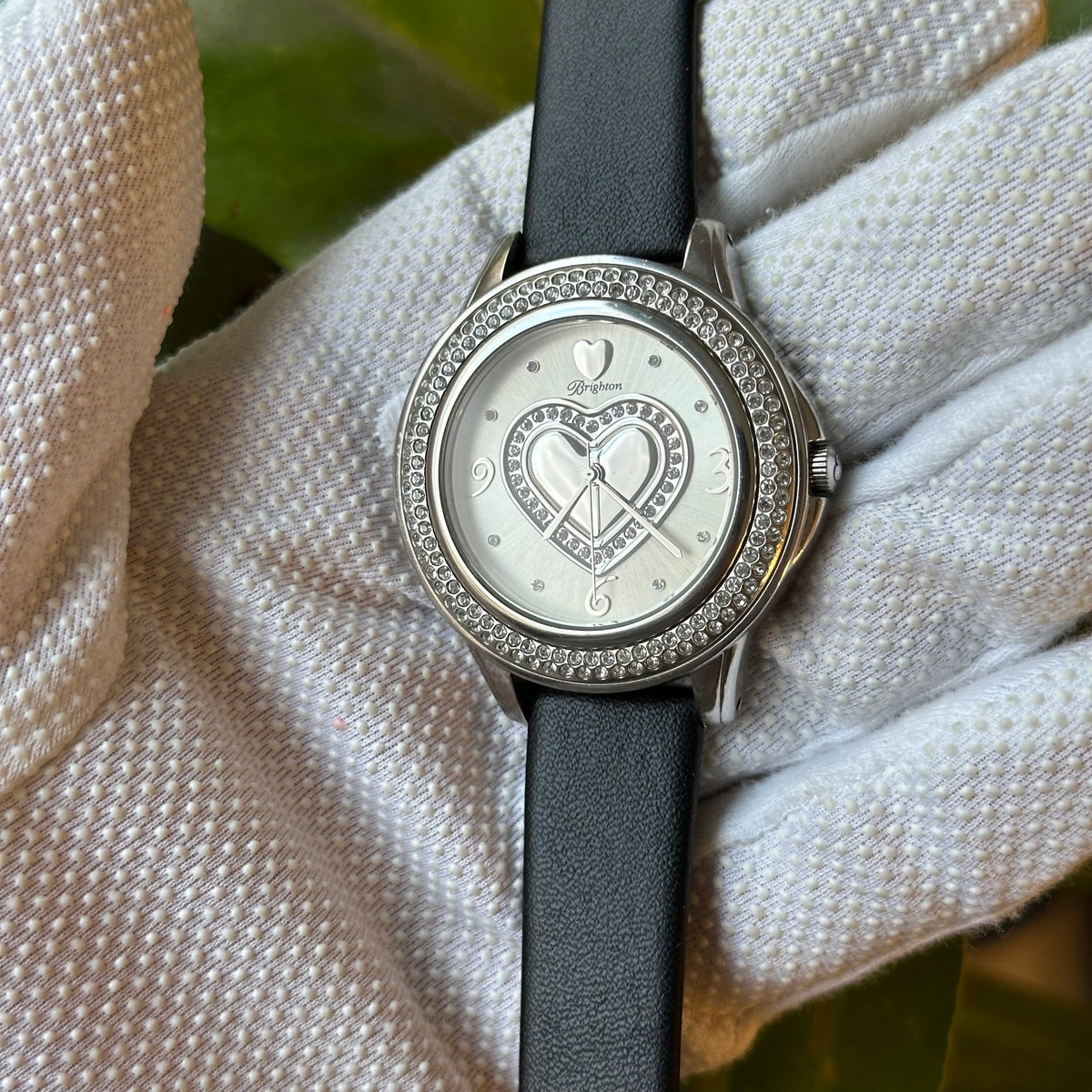 Reloj Brighton Carlsbad Mujer Grande / Corazón en Relieve y Cristales Año 2010 ÚNICO — IMG_0137.jpeg