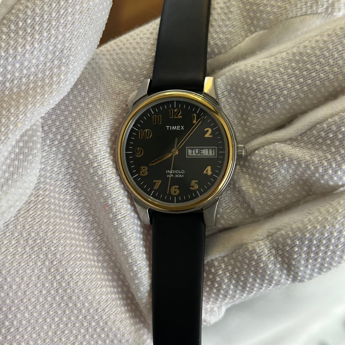 Reloj Timex Indiglo Hombre TwoTone Dial Gris y Doble Calendario Nov. de 2018 Impecable