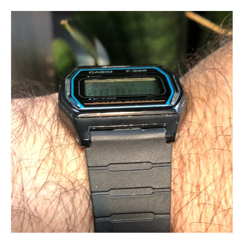 Reloj Casio F-28w Raro Vintage Digital Lanzado En 1984 Único