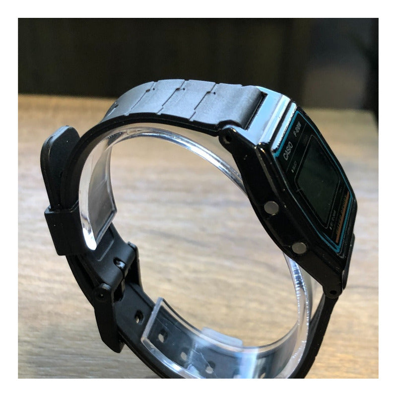 Reloj Casio F-28w Raro Vintage Digital Lanzado En 1984 Único