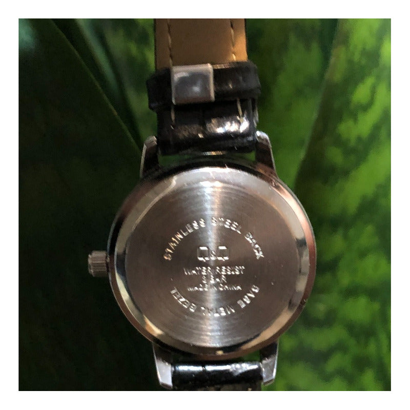 Reloj Q&q Vintage Mujer Dial Blanco Bajo Números Negros