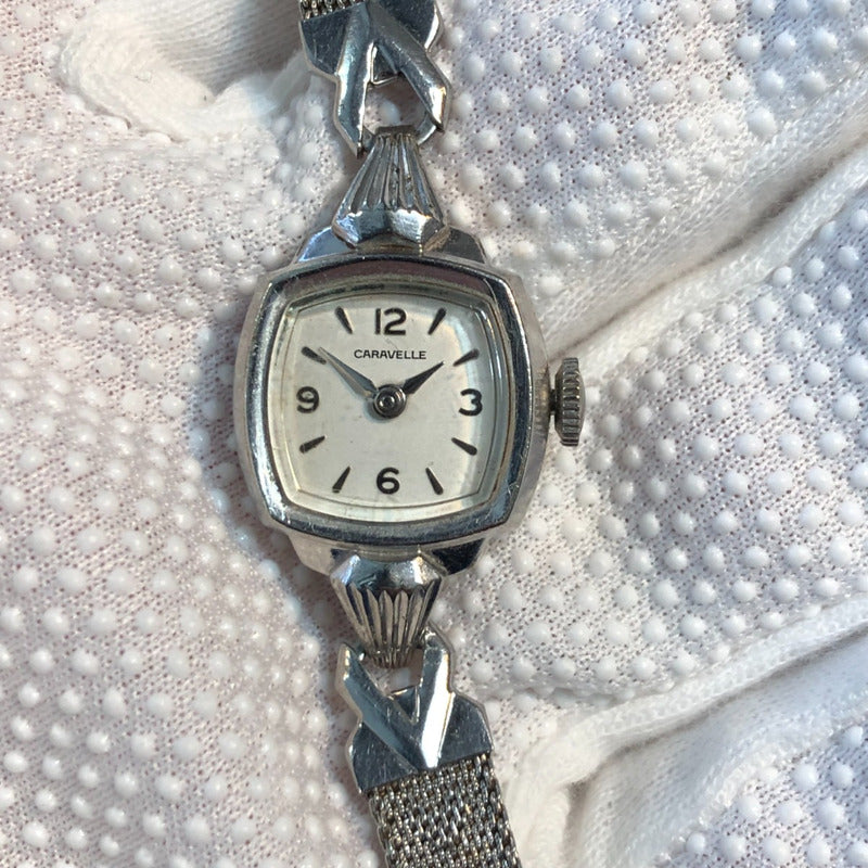 Caravelle By Bulova Mujer 1969 A Cuerda Rubíes Visibles