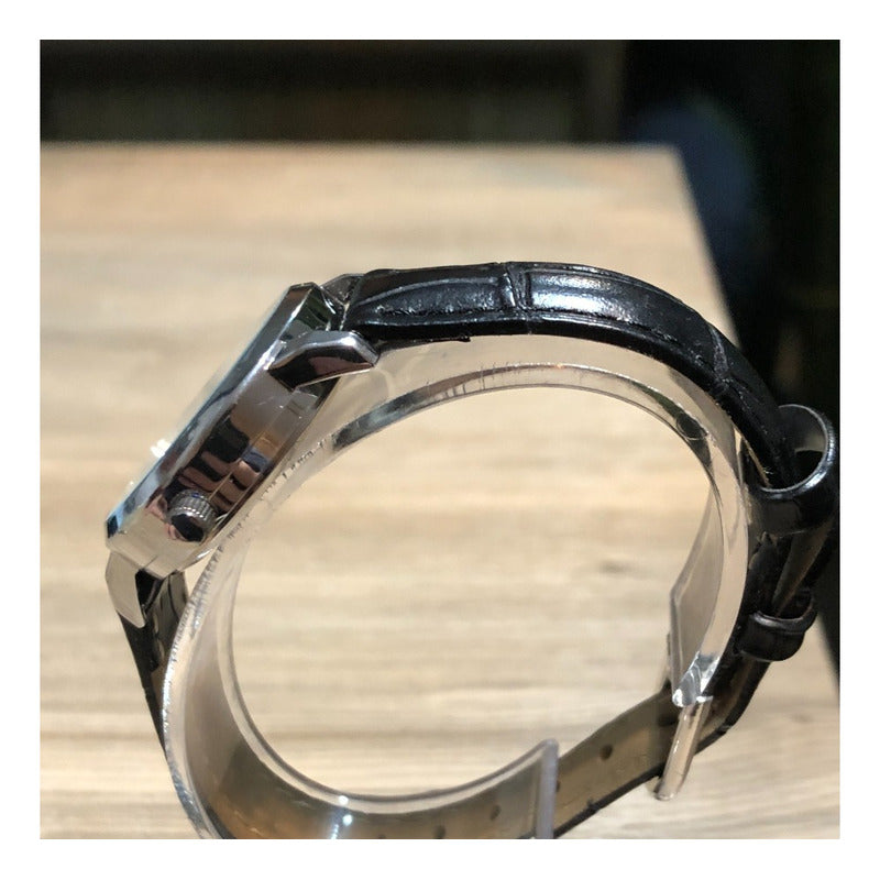 Reloj Q&q Vintage Mujer Dial Blanco Bajo Números Negros