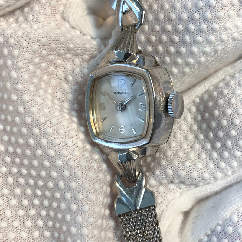 Caravelle By Bulova Mujer 1969 A Cuerda Rubíes Visibles