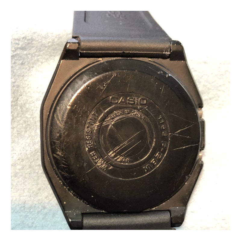 Reloj Casio F-28w Raro Vintage Digital Lanzado En 1984 Único