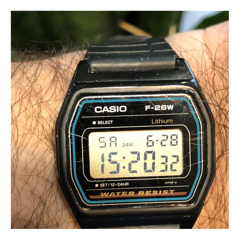 Reloj Casio F-28w Raro Vintage Digital Lanzado En 1984 Único