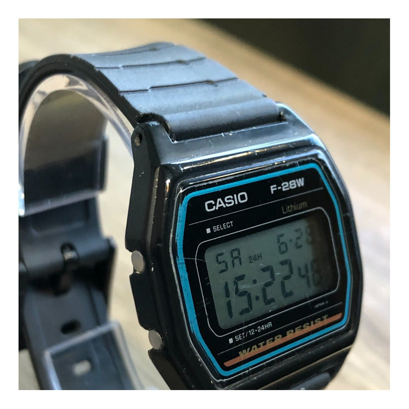 Reloj Casio F-28w Raro Vintage Digital Lanzado En 1984 Único