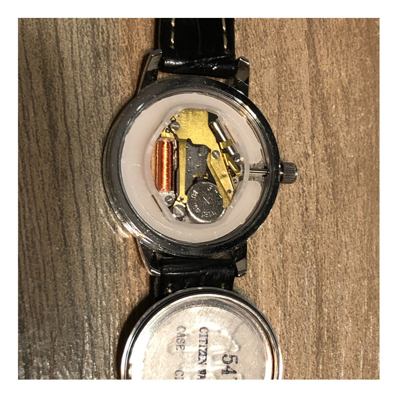 Reloj Q&q Vintage Mujer Dial Blanco Bajo Números Negros
