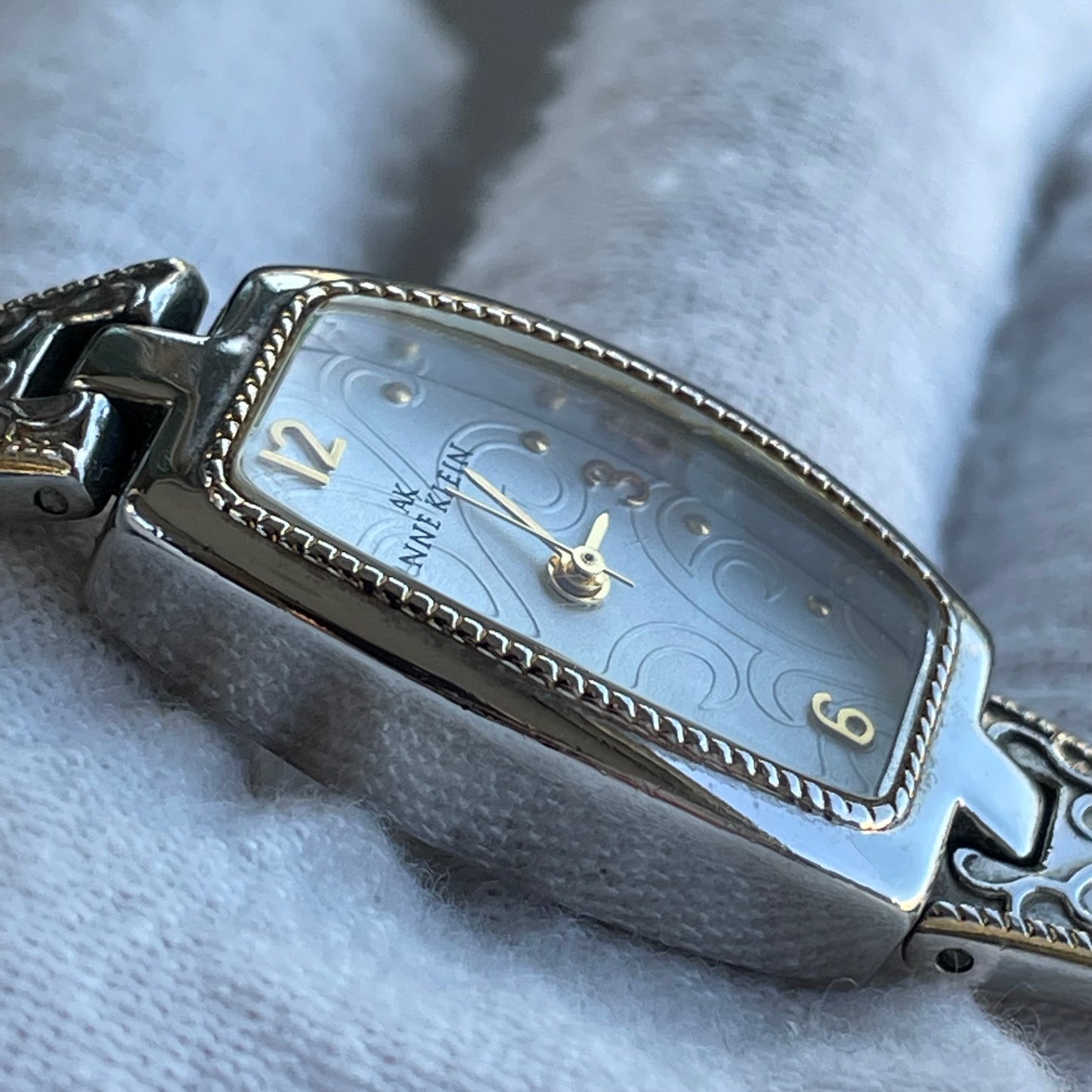 Reloj Anne Klein Mujer Bicolor 2000s Dial con Textura Compacto