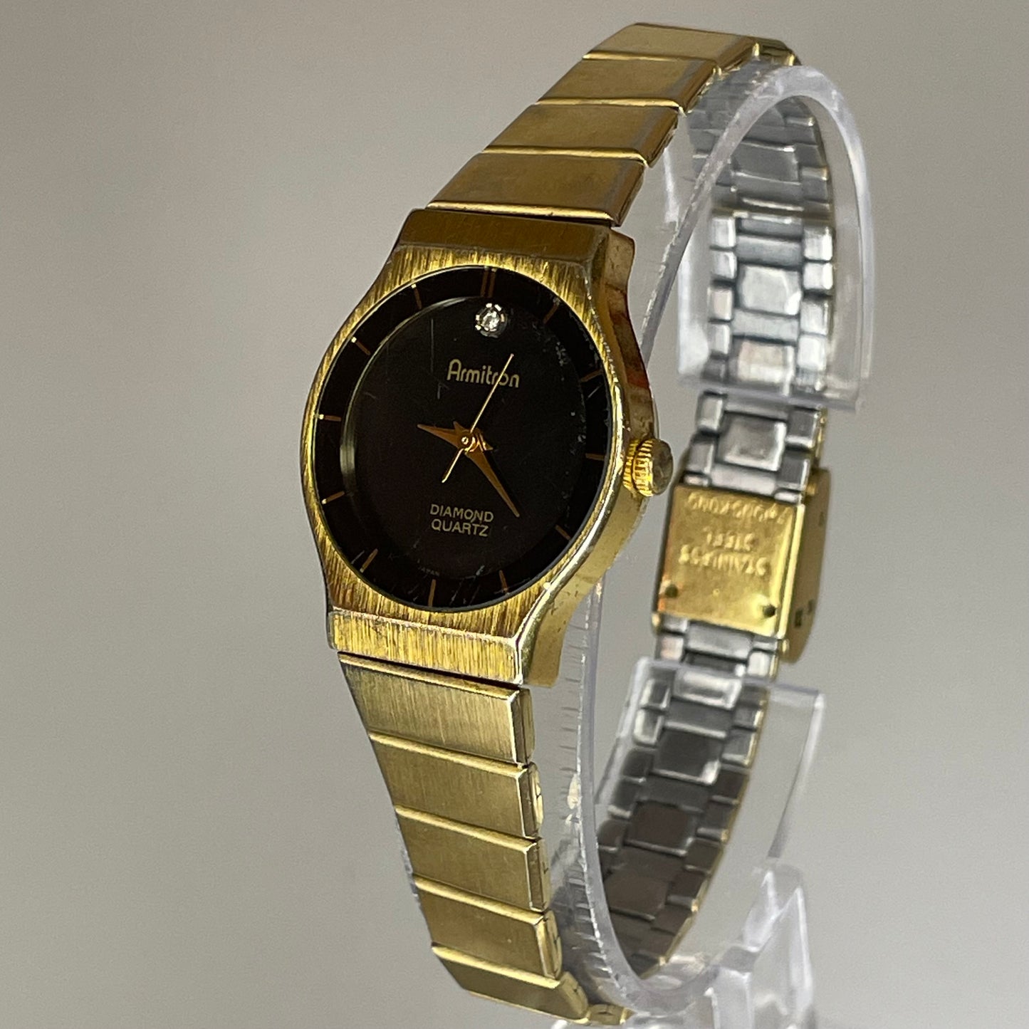 Reloj joya Armitron Diamond Quartz Año 1990 aprox. Dial negro y pulsera original