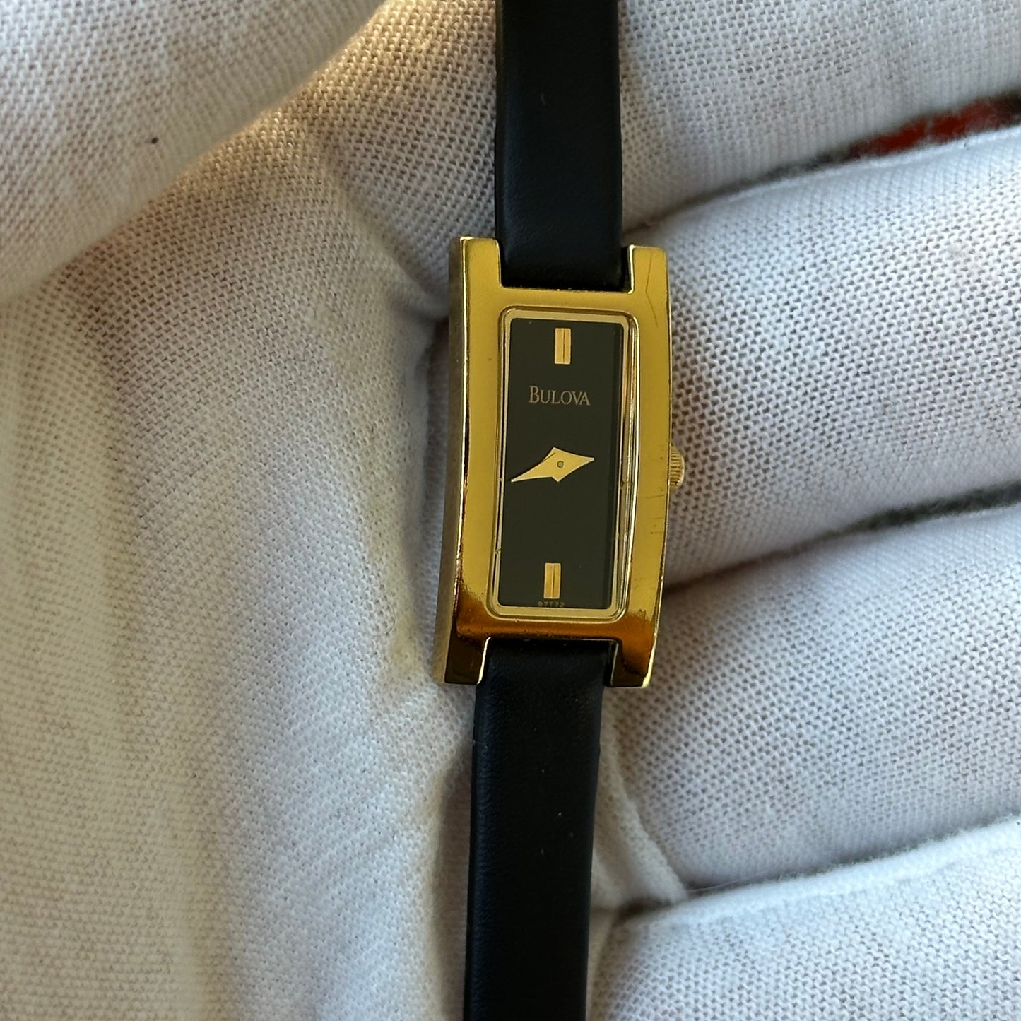 Reloj Joya Bulova Mujer Rectangular Negro Dorado Año 2002 Compacto