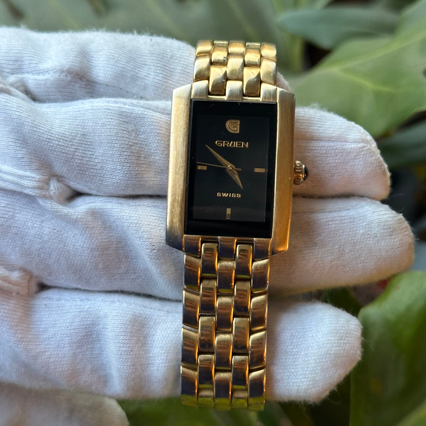 Reloj Gruen Swiss Rectangular Negro Dorado Años 2000 ÚNICO