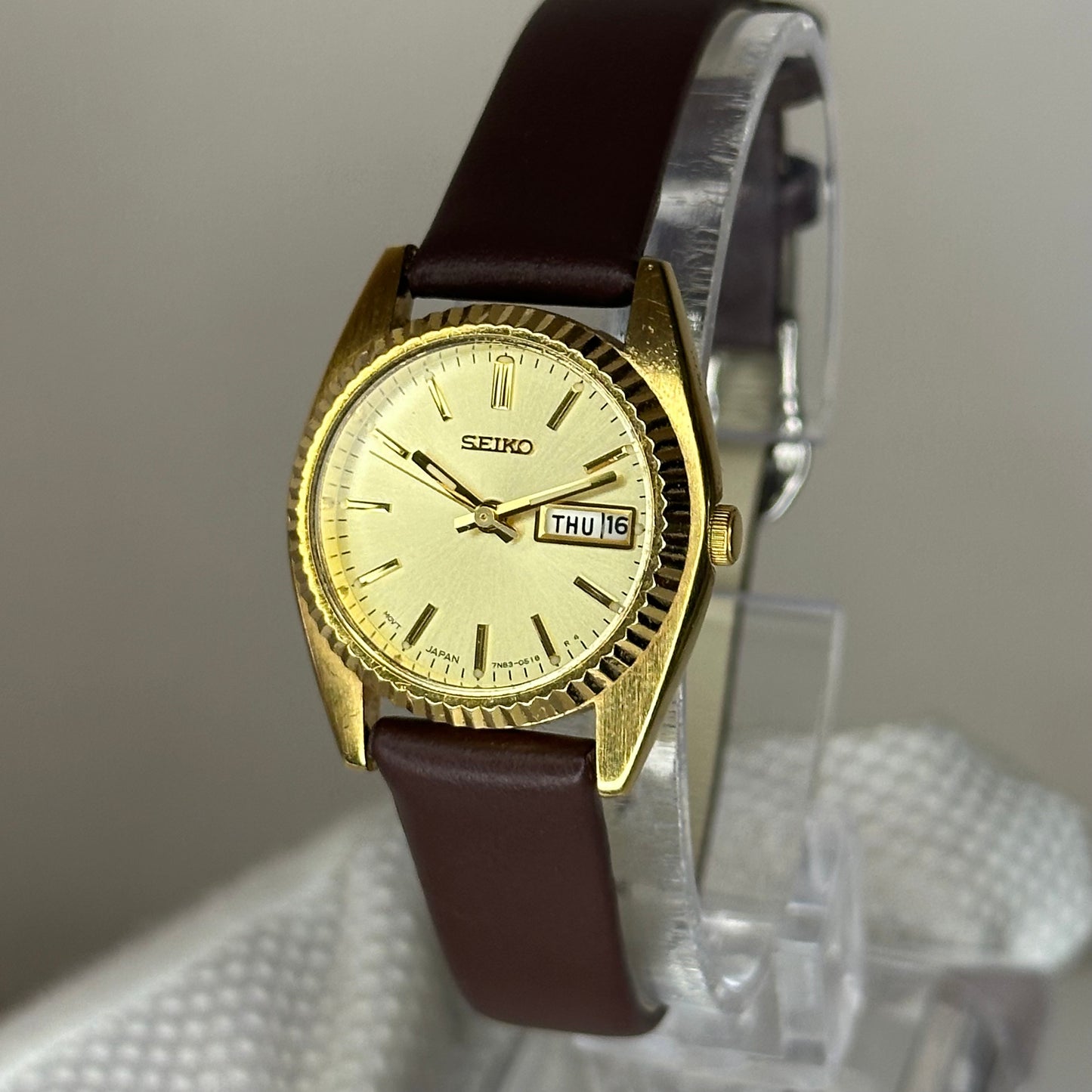 Reloj Seiko Mujer 7N83-004A Day-Date Champagne | Septiembre de 1990 | 25 mm