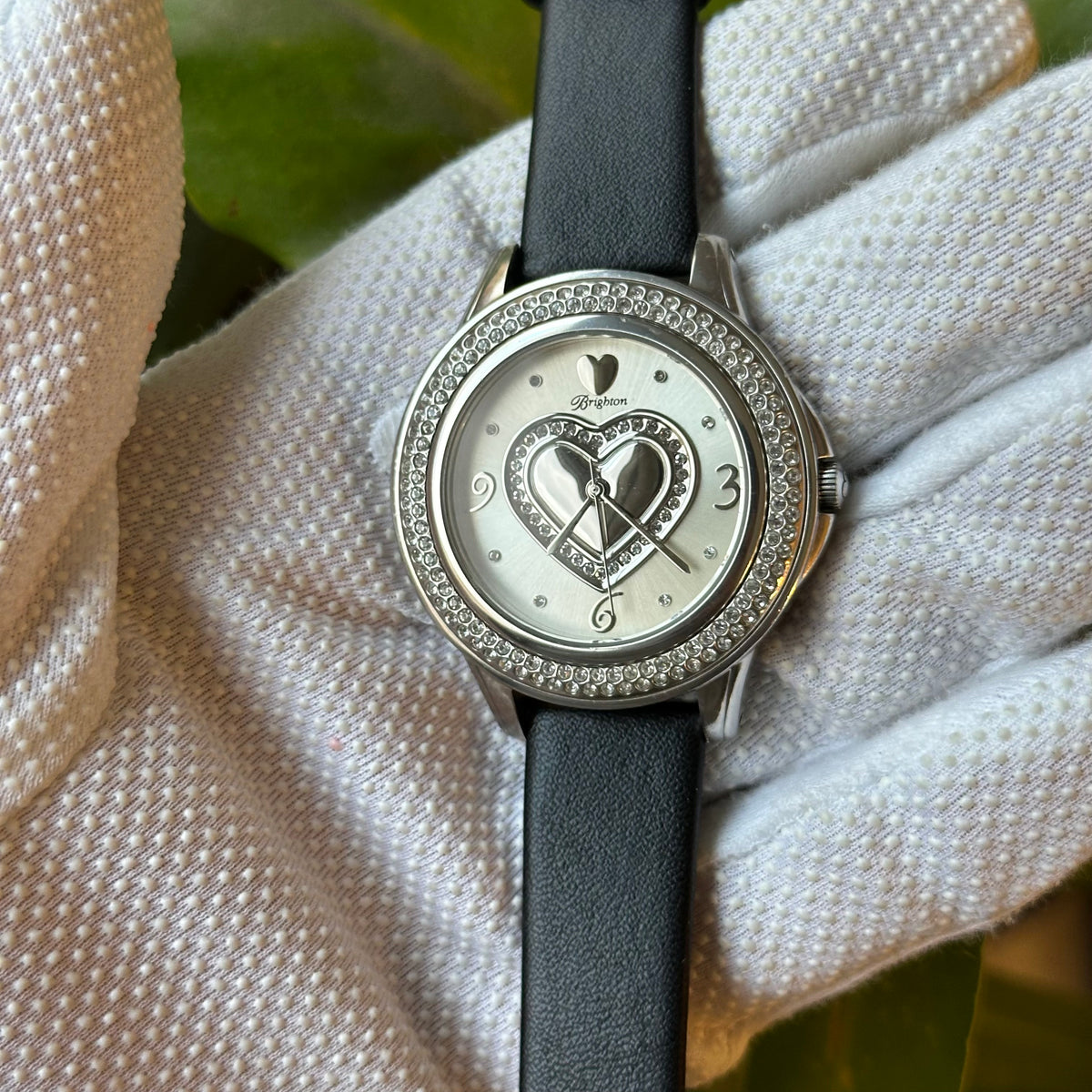 Reloj Brighton Carlsbad Mujer Grande / Corazón en Relieve y Cristales Año 2010 ÚNICO — IMG_0135.jpeg
