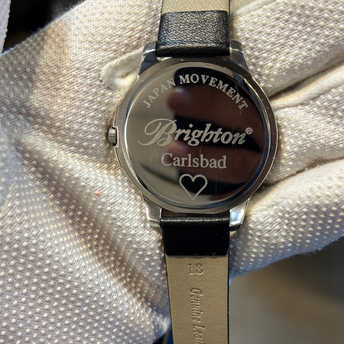 Reloj Brighton Carlsbad Mujer Grande / Corazón en Relieve y Cristales Año 2010 ÚNICO — IMG_0139.jpeg