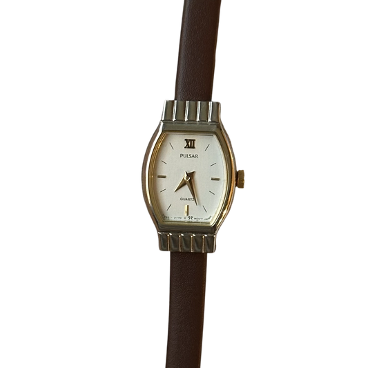Reloj Pulsar by SEIKO V232-6960 Mujer Caja Tonneau TwoTone Abril de 1988 Compacto