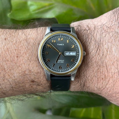 Reloj Timex Indiglo Hombre TwoTone Dial Gris y Doble Calendario Nov. de 2018 Impecable
