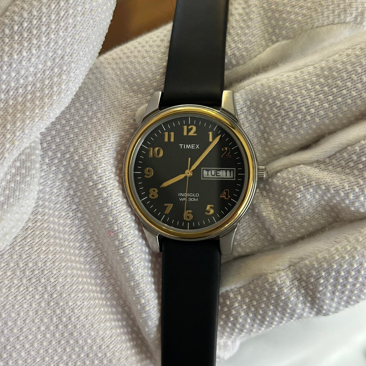Reloj Timex Indiglo Hombre TwoTone Dial Gris y Doble Calendario Nov. de 2018 Impecable