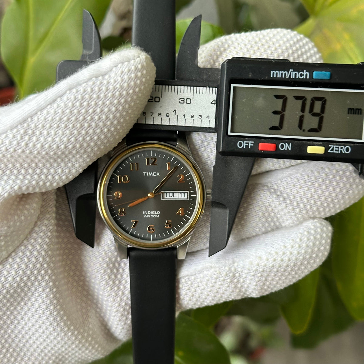 Reloj Timex Indiglo Hombre TwoTone Dial Gris y Doble Calendario Nov. de 2018 Impecable