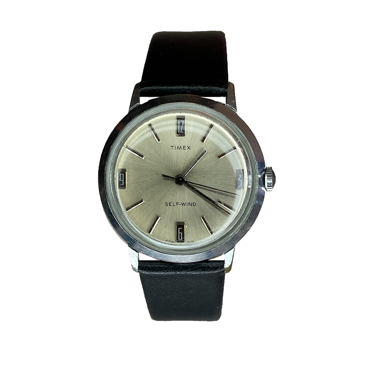Timex Viscount Self-Wind de 1970, vista frontal con correa negra, sin fondo.
