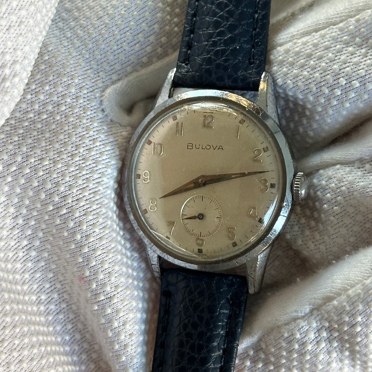 Reloj Bulova A Cuerda Mecánico Suizo con Segundero Pequeño Año 1957 ESCASO