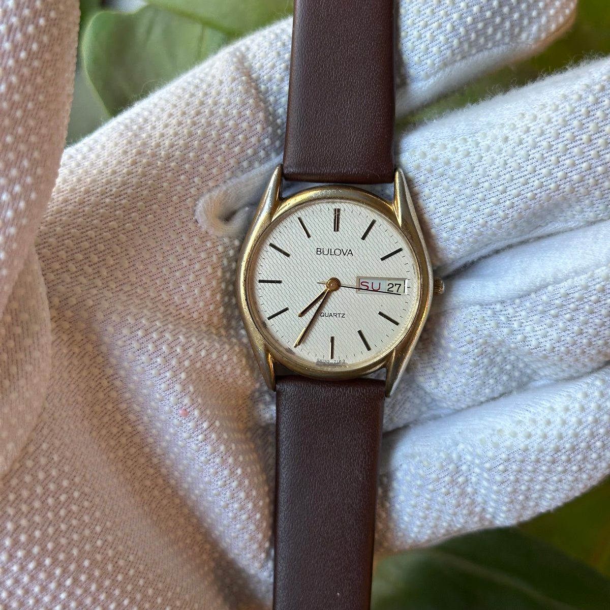 Reloj Bulova Quartz suizo de hombre, dial texturado Año 1982 - imagen 2