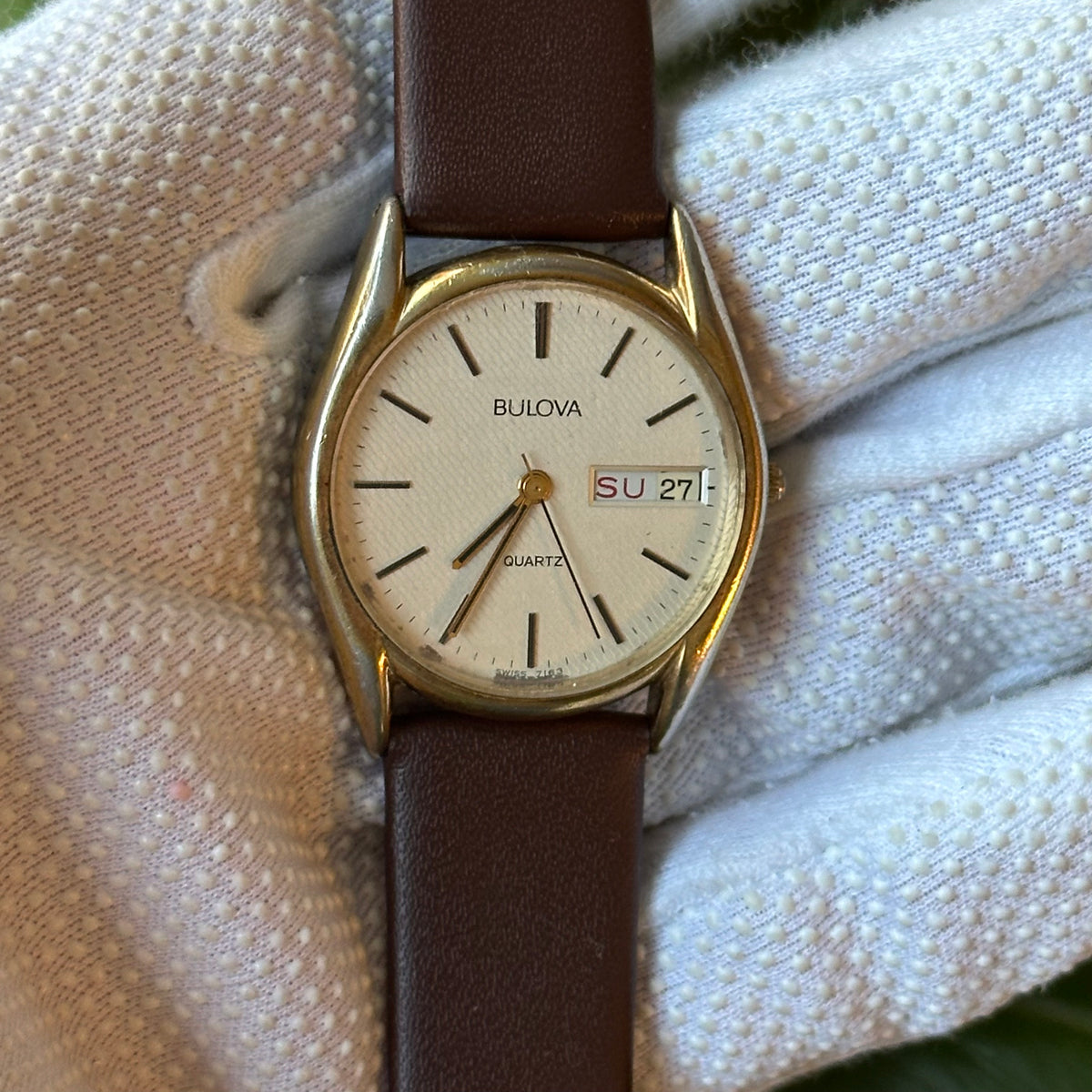 Reloj Bulova Quartz suizo de hombre, dial texturado Año 1982 - imagen 6