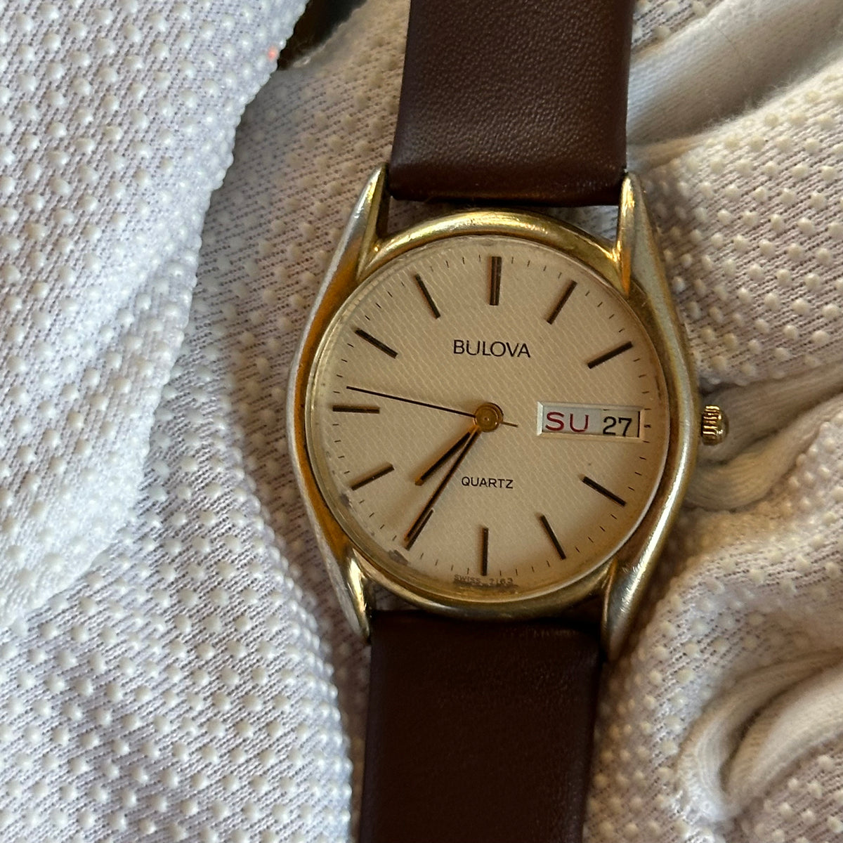 Reloj Bulova Quartz suizo de hombre, dial texturado Año 1982 - imagen 8