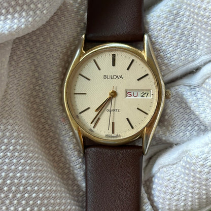 Reloj Bulova Quartz suizo de hombre, dial texturado Año 1982 - imagen 10