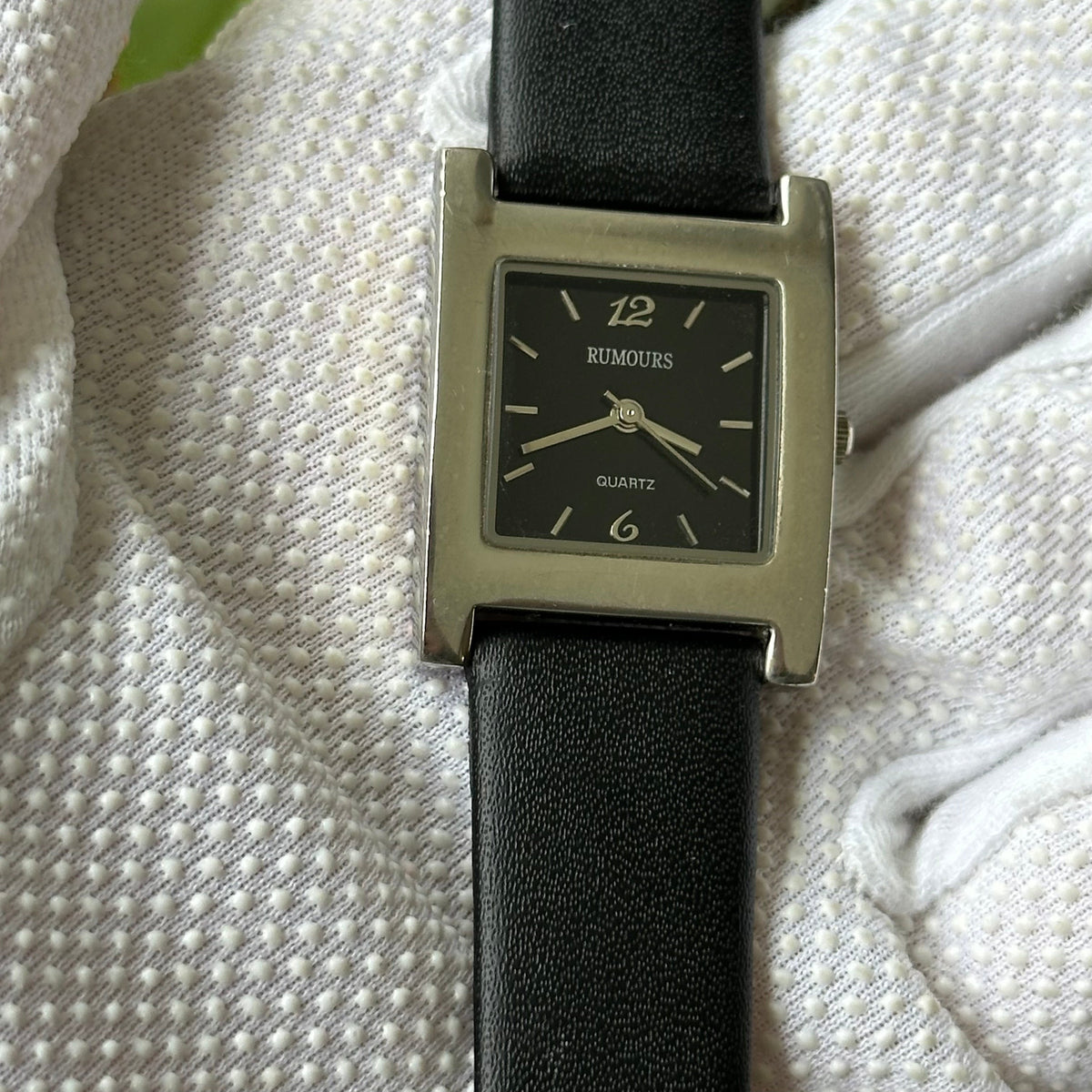 Rumours 21499 Mujer Dial Negro y Diseño Geométrico Año 1999