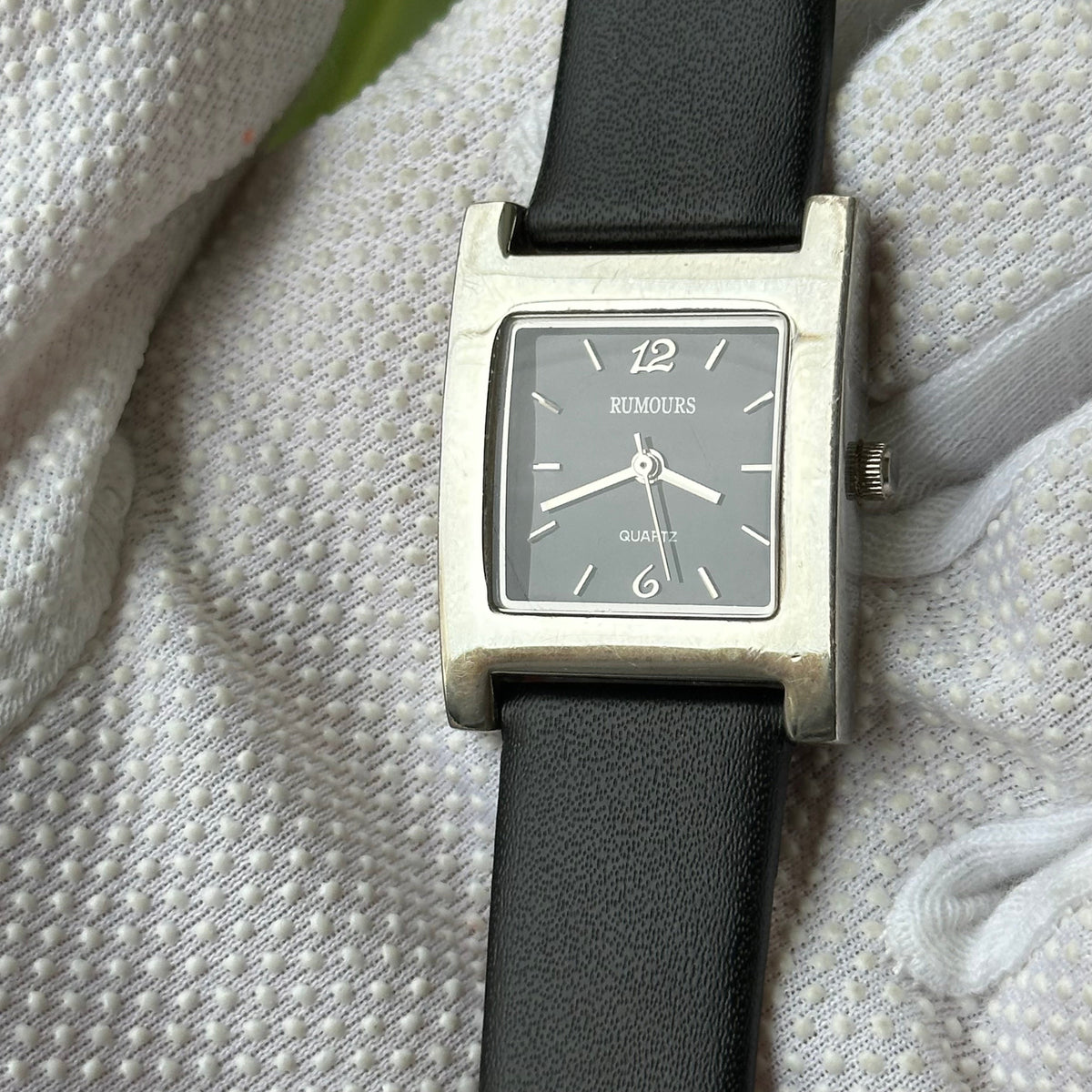 Rumours 21499 Mujer Dial Negro y Diseño Geométrico Año 1999