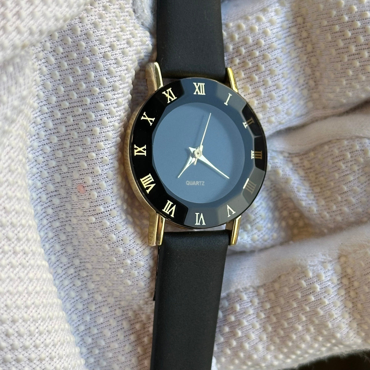 Accutime Negro Facetado y Romanos Dorados 2016 Impecable
