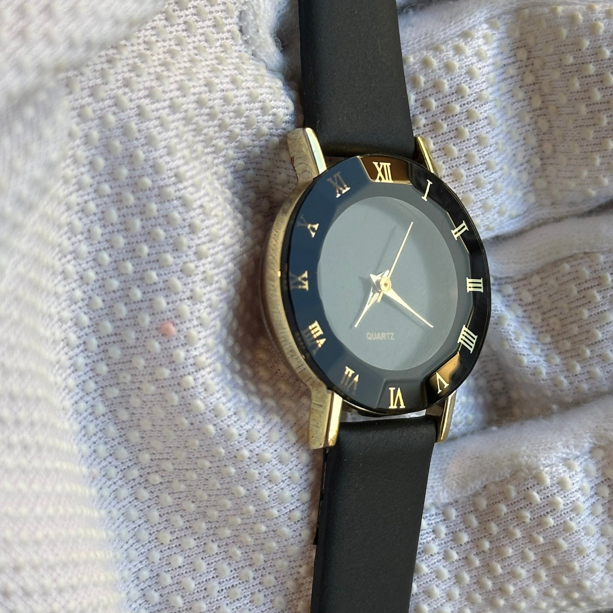 Accutime Negro Facetado y Romanos Dorados 2016 Impecable