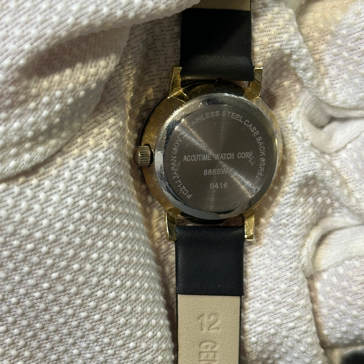 Accutime Negro Facetado y Romanos Dorados 2016 Impecable
