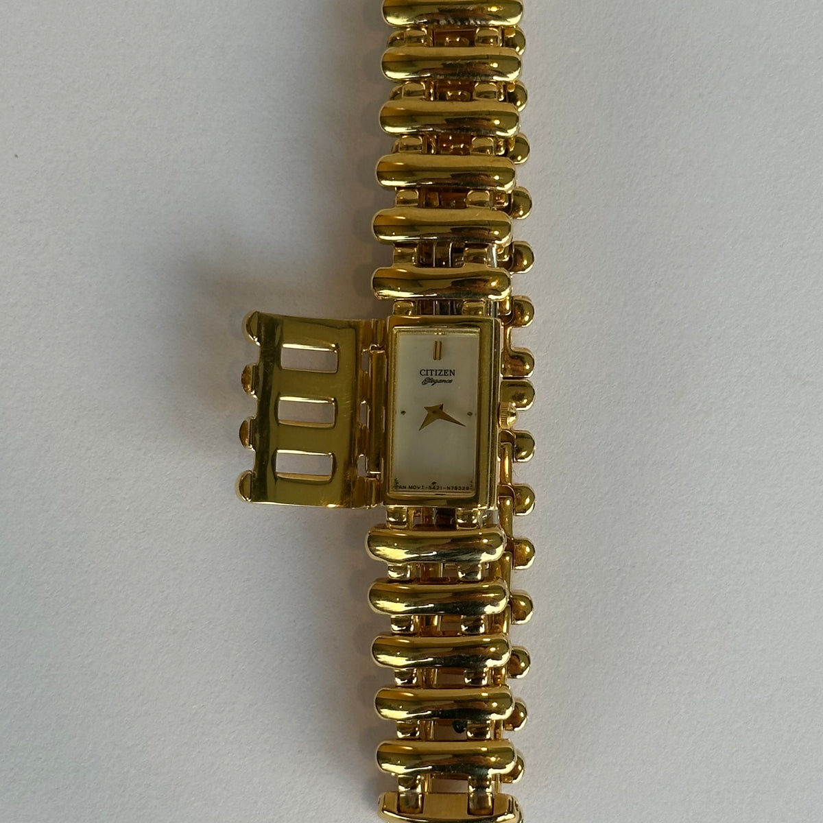 Citizen Mujer Elegance con Dial Oculto y Brazalete Dorado Abril de 1999 ÚNICO