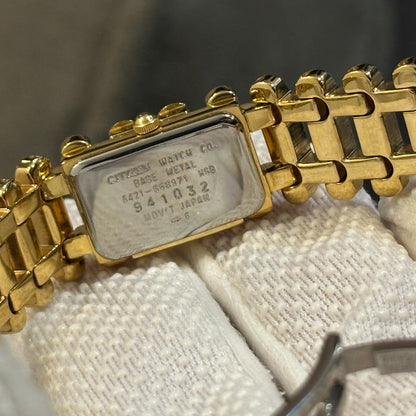 Citizen Mujer Elegance con Dial Oculto y Brazalete Dorado Abril de 1999 ÚNICO