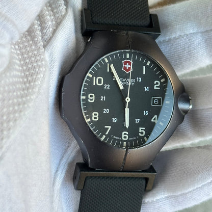 Reloj Victorinox Swiss Army Hombre 2006 Militar Cuarzo Field
