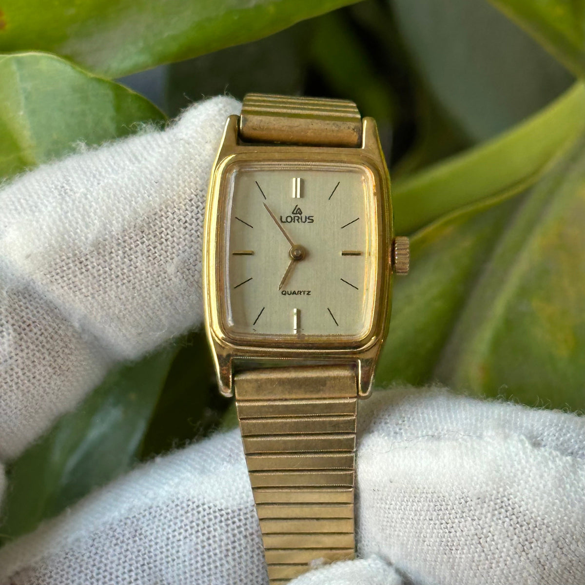 Lorus by SEIKO Mujer Rectangular Dorado Año 1986 — 1109-IMG_3702.jpeg