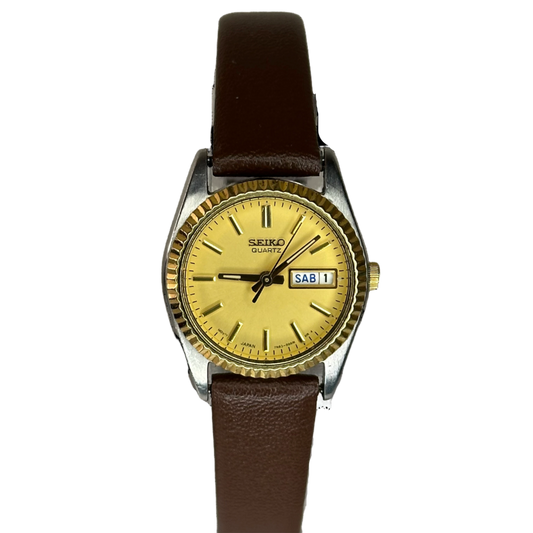 Reloj Seiko Quartz 7N83-0041 Agosto de 1994 Mujer Dial Champagne Dorado | Impecable