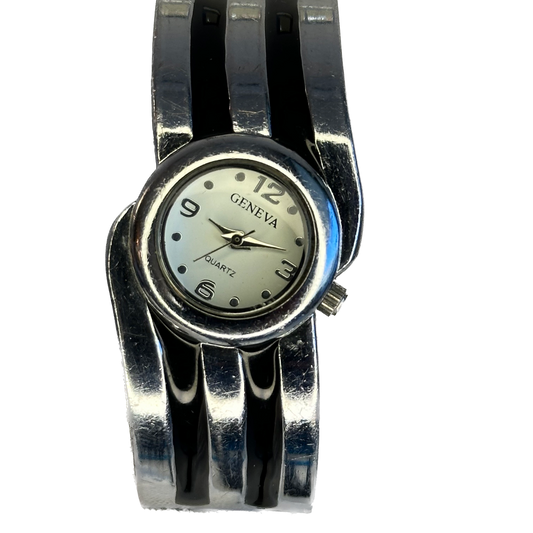 Reloj Geneva Quartz Cuff Bangle 2002 Brazalete de Diseño Integrado