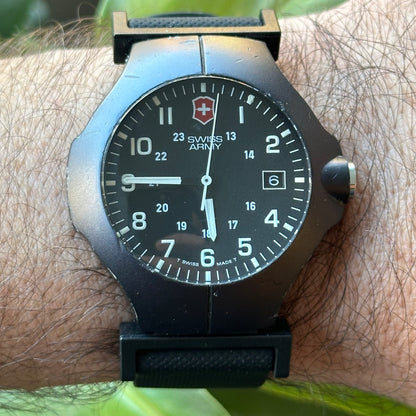 Reloj Victorinox Swiss Army Hombre 2006 Militar Cuarzo Field