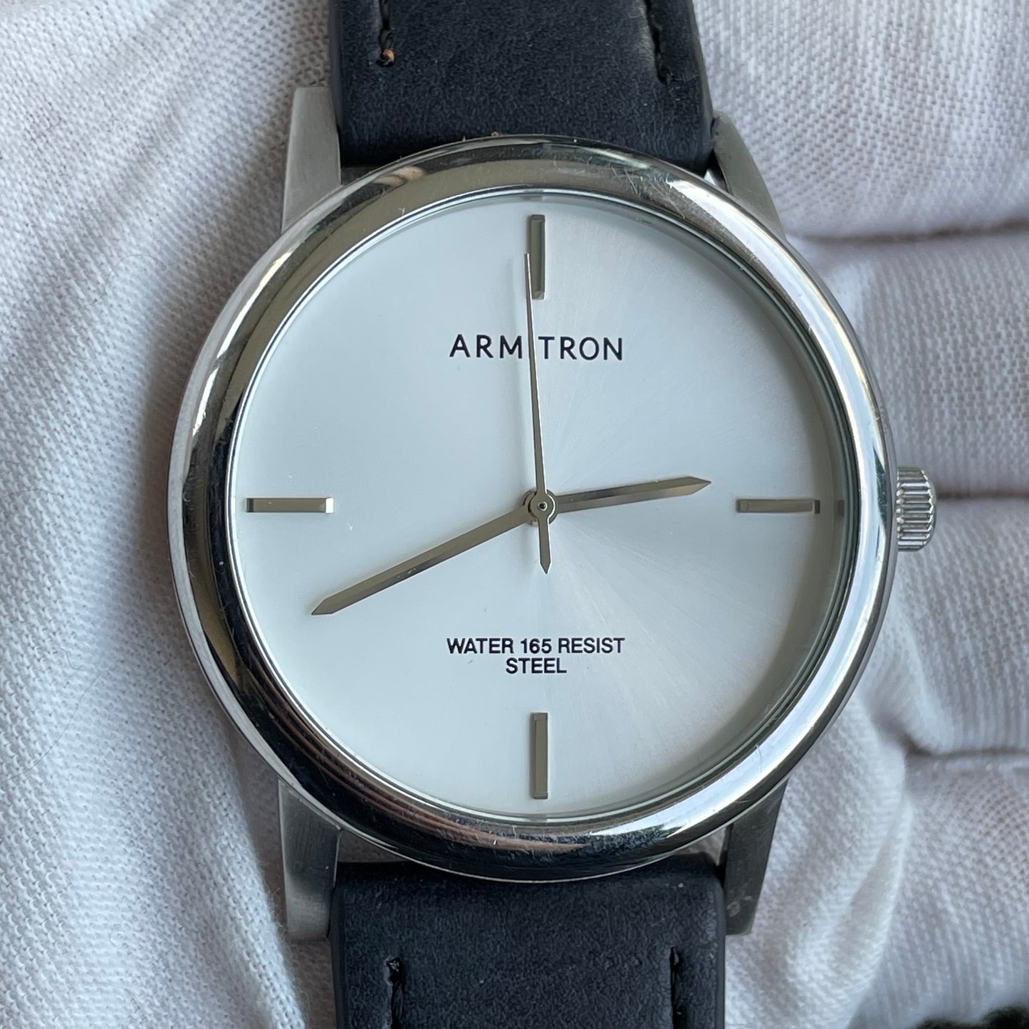 Armitron Minimalista Acero 2010s Hombre Impecable Dial Mármol