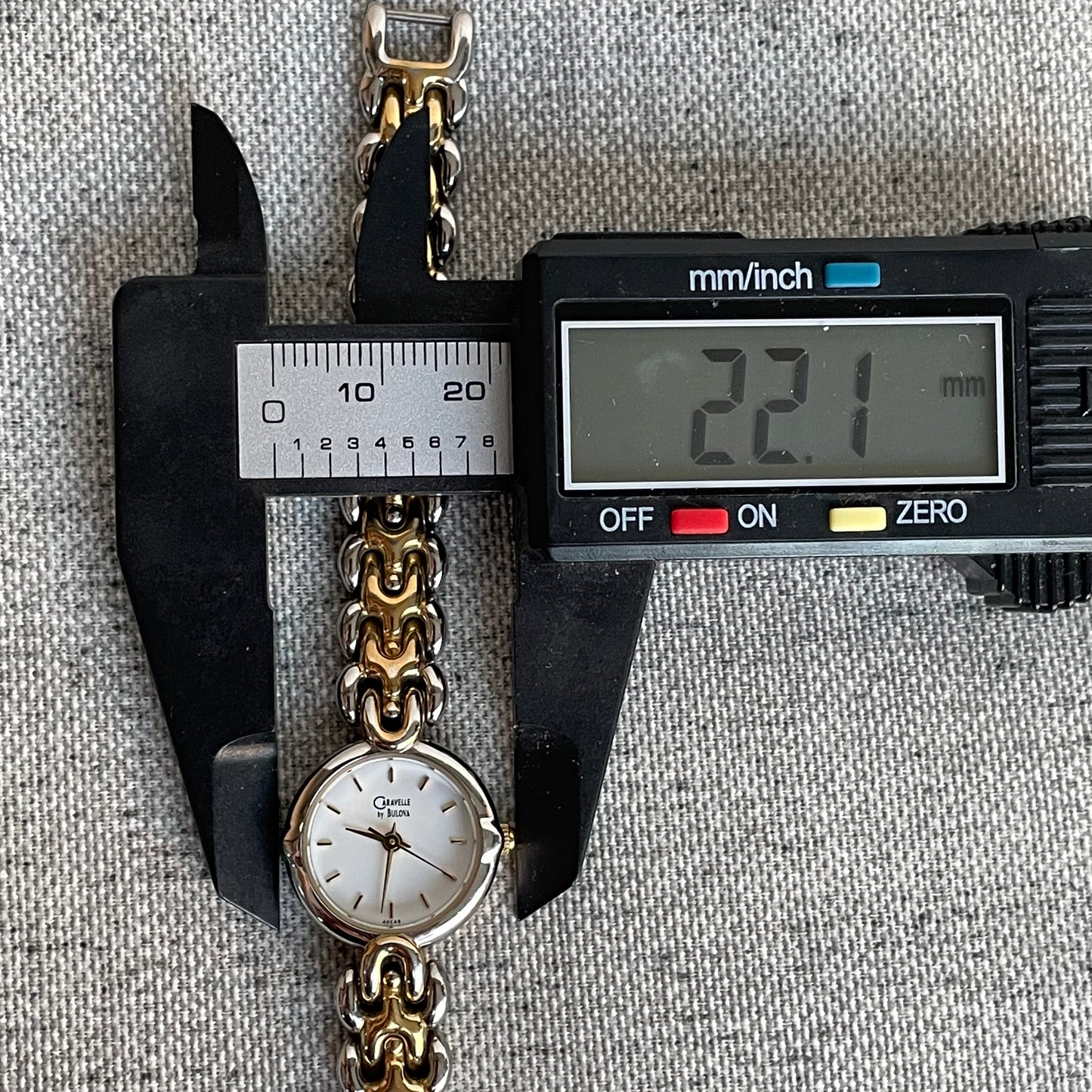 Reloj Joya Twotone Caravelle by Bulova Mujer 2000s