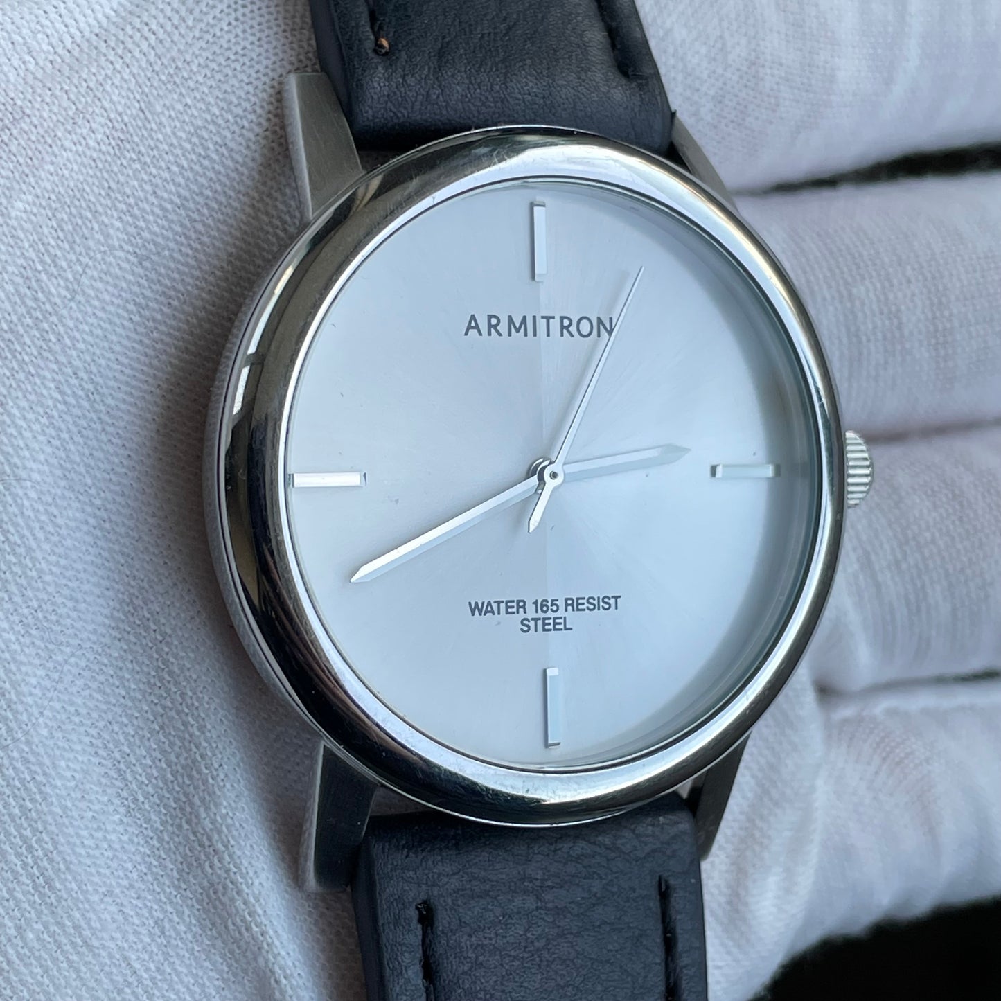 Armitron Minimalista Acero 2010s Hombre Impecable Dial Mármol