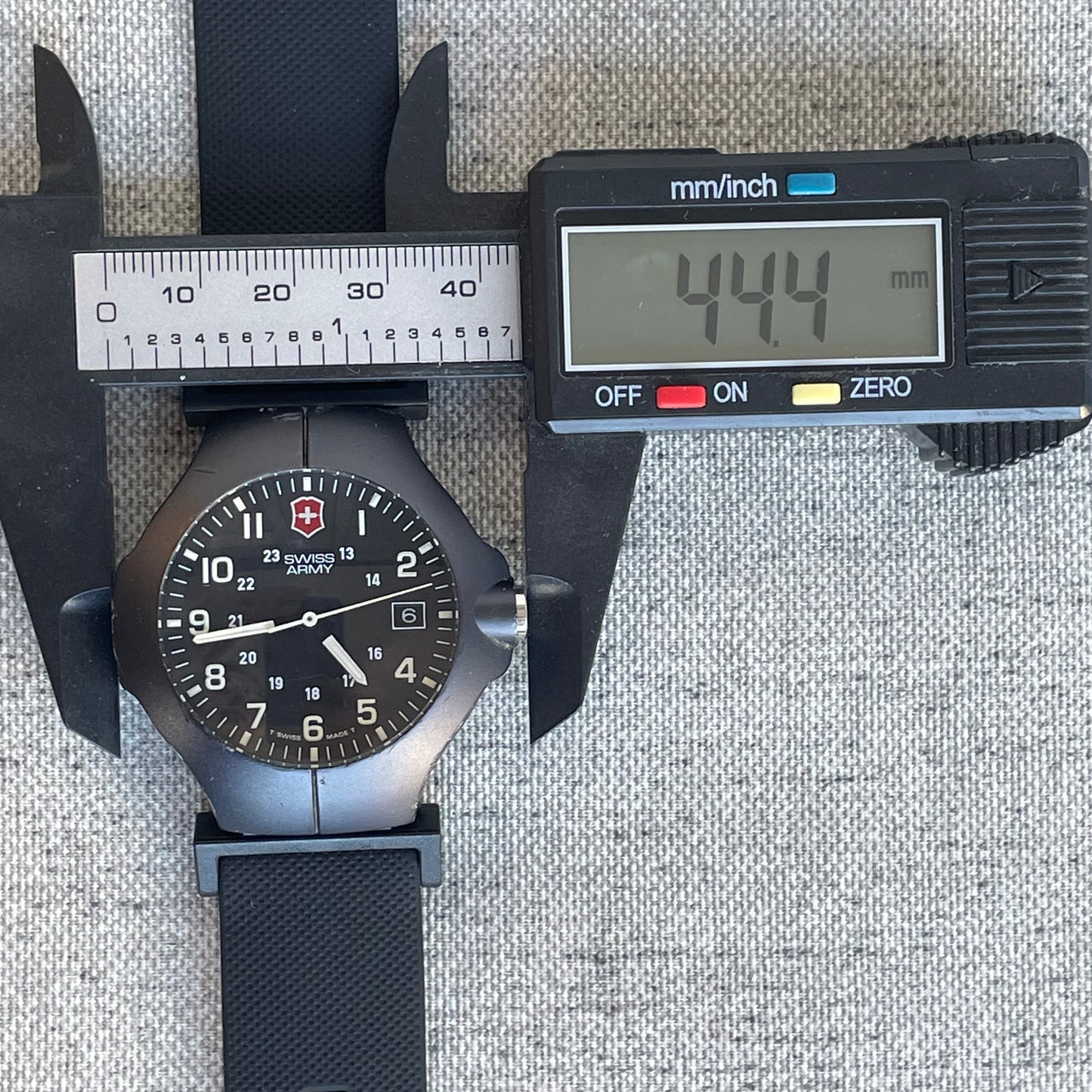Reloj Victorinox Swiss Army Hombre 2006 Militar Cuarzo Field