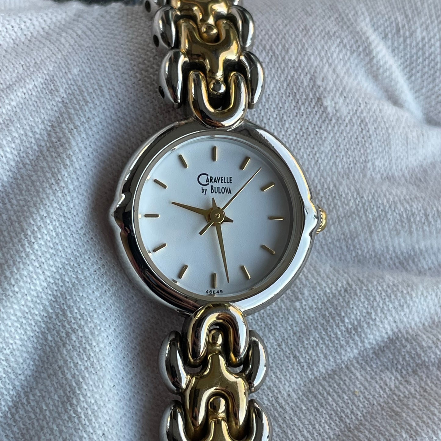 Reloj Joya Twotone Caravelle by Bulova Mujer 2000s