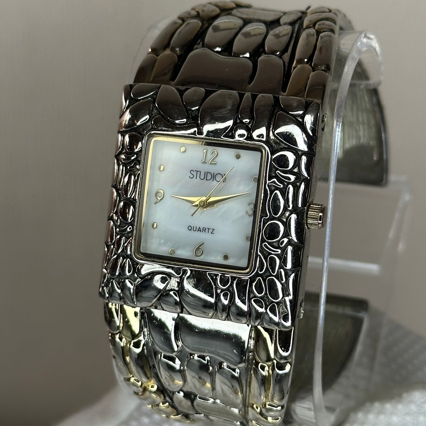 Reloj Joya Studio Time MadrePerla Mujer Años 2000 Cuff Brazalete Escultórico