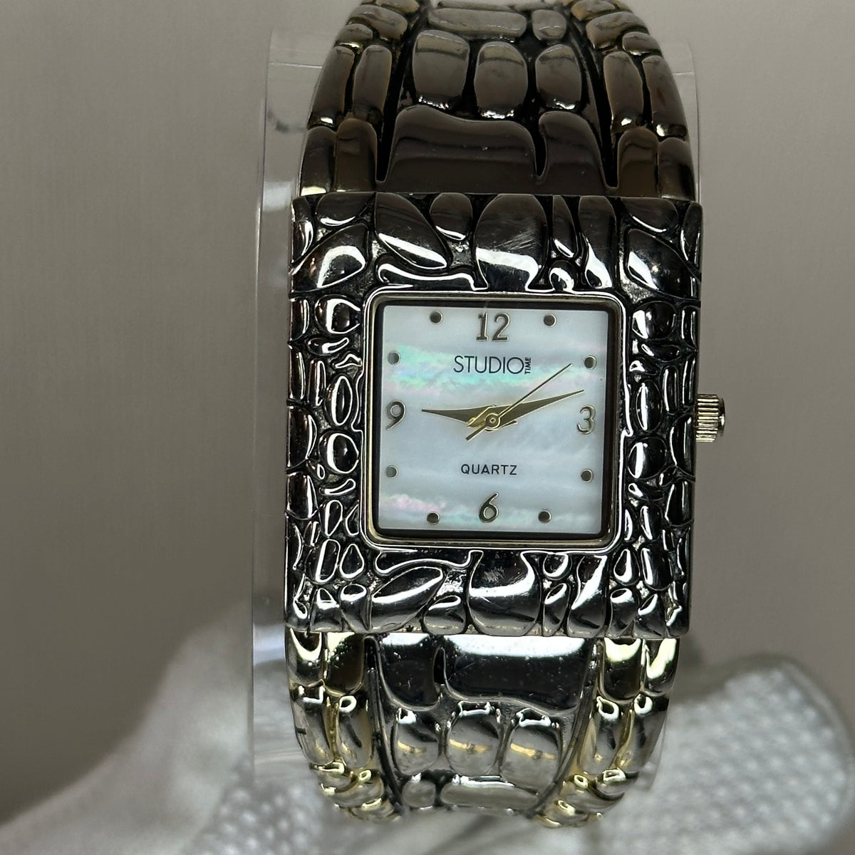 Reloj Joya Studio Time MadrePerla Mujer Años 2000 Cuff Brazalete Escultórico