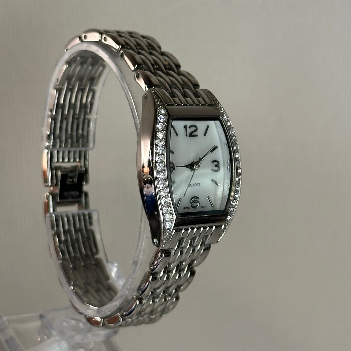 Reloj joya LST Quartz Tonneau con Cristales Años 2000s Notable estado New Old Stock Japan mov.