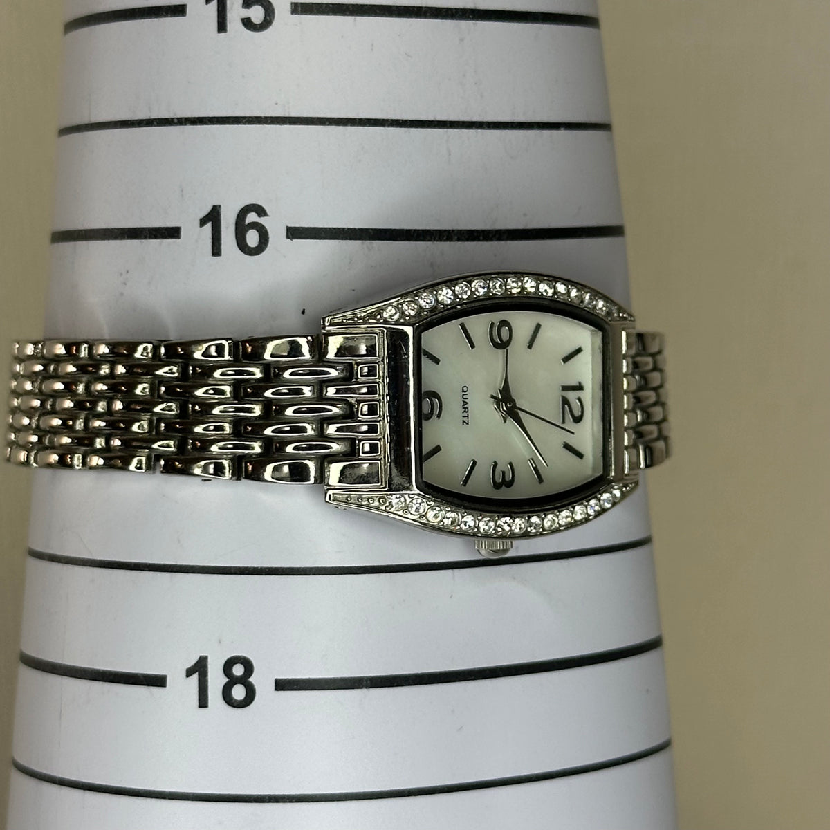 Reloj joya LST Quartz Tonneau con Cristales Años 2000s Notable estado New Old Stock Japan mov.